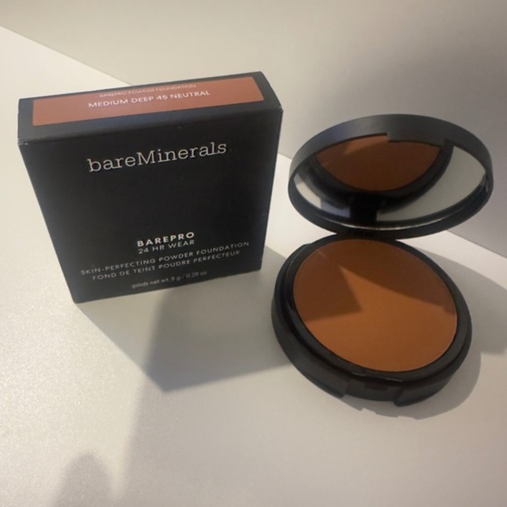 bareMinerals BAREPRO 24HR Wear Powder Foundation Medium Deep 45 Neutral 8g